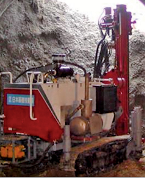 小型クローラ型削孔機